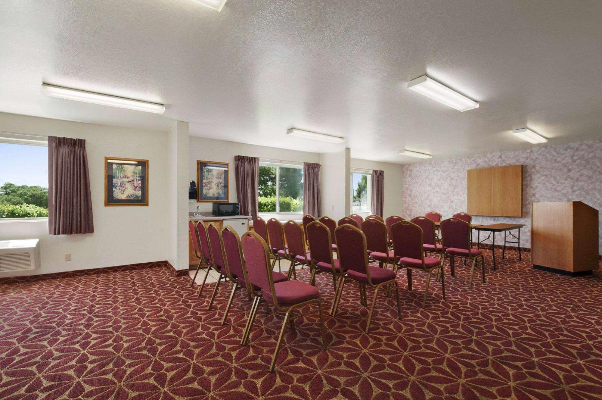 Super 8 By Wyndham Austin North/University Area Экстерьер фото