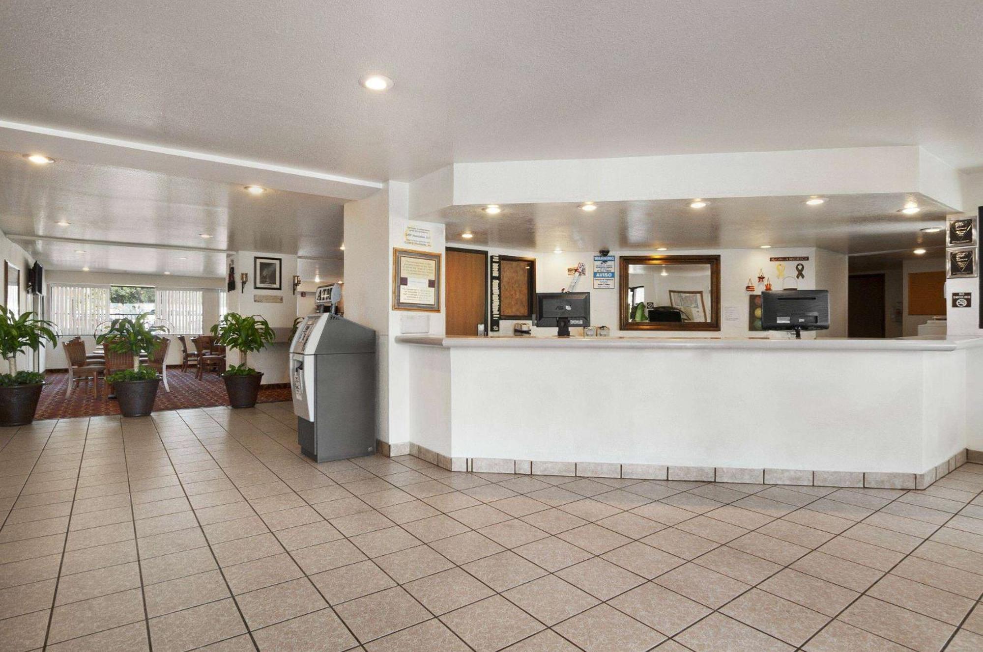 Super 8 By Wyndham Austin North/University Area Экстерьер фото