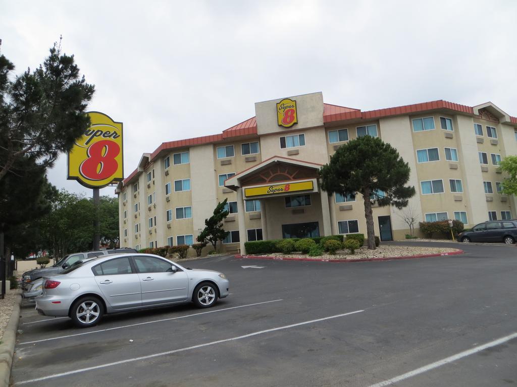 Super 8 By Wyndham Austin North/University Area Экстерьер фото